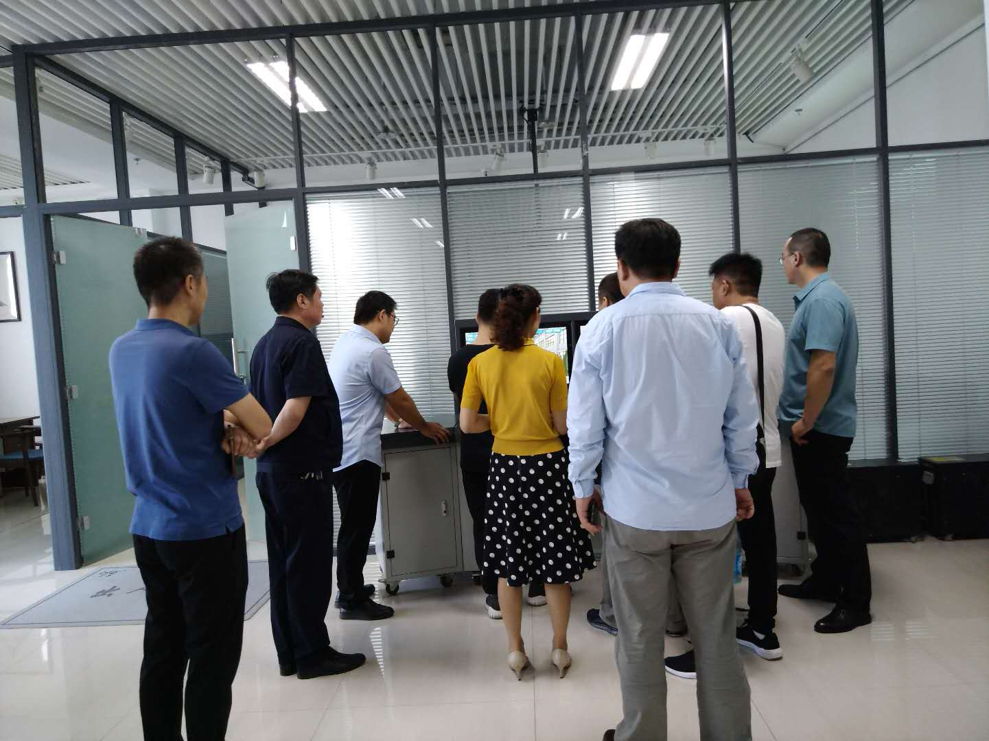 熱烈歡迎各位領(lǐng)導(dǎo)蒞臨本公司觀摩指導(dǎo)工作！